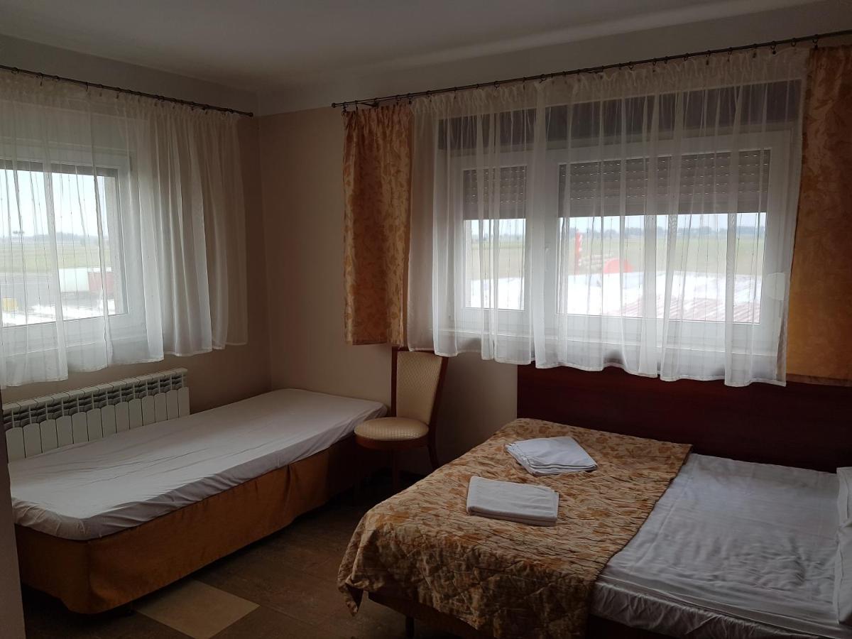Motel Duet Granowo ภายนอก รูปภาพ